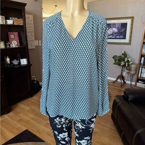Banana Republic blue, black & white long sleeves Vneck blouse-size M